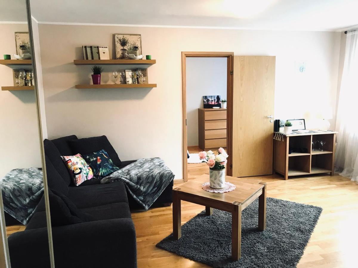 Cozy City Central Apartment, Free Parking Tallinn Bagian luar foto